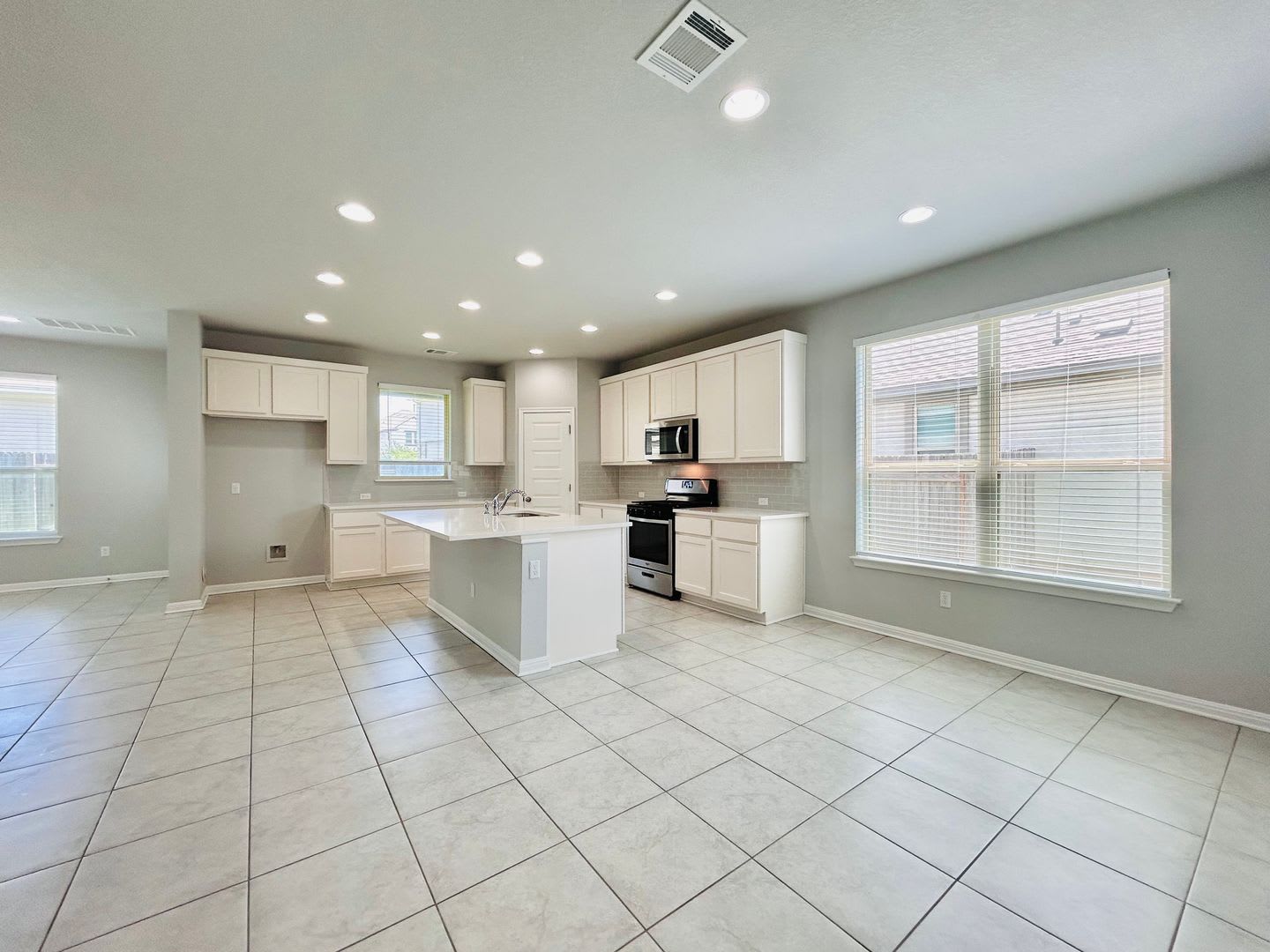 1156 Capra Lane in Leander – photo 3
