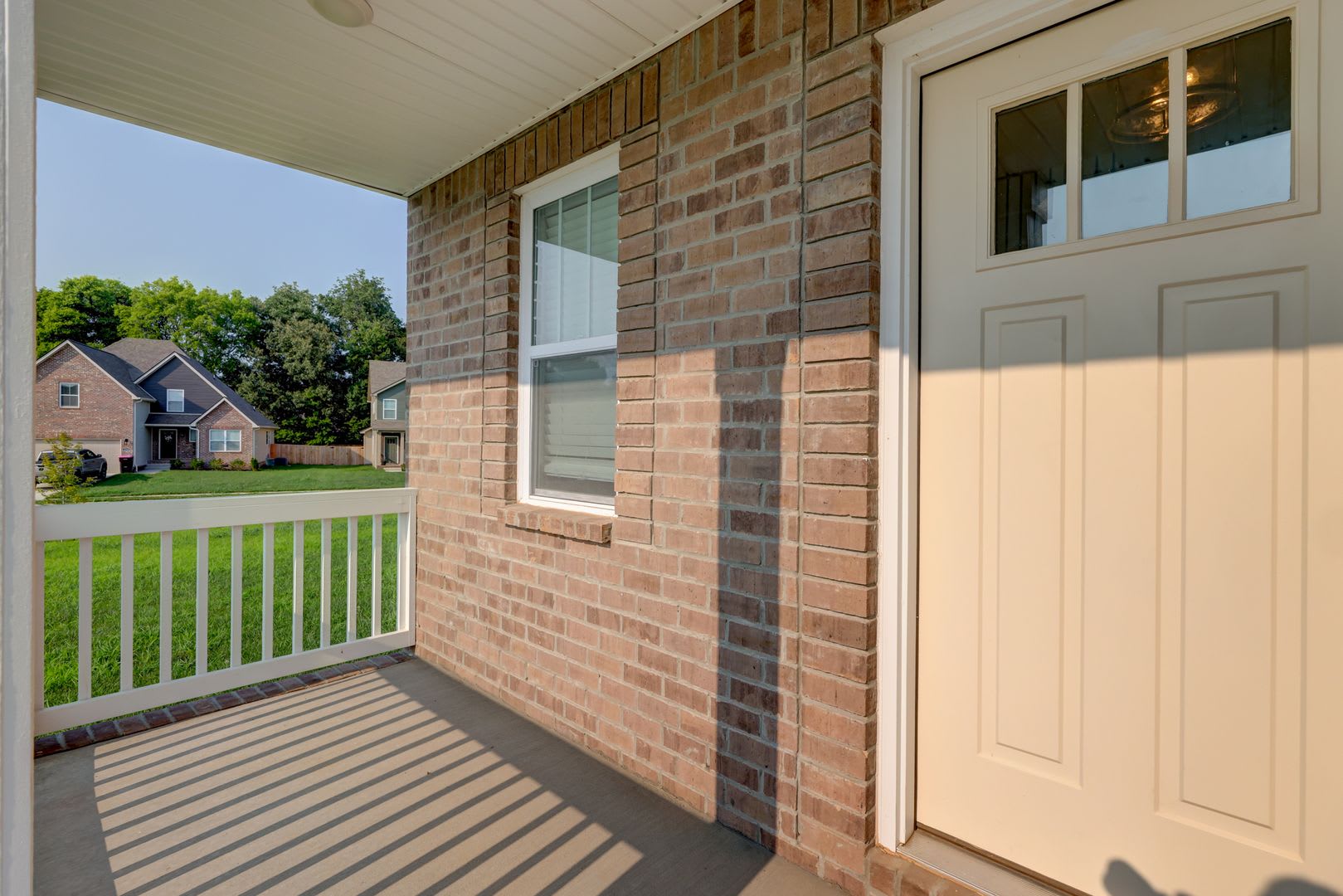 What a floor plan!! Like new and ready for you! – photo 2
