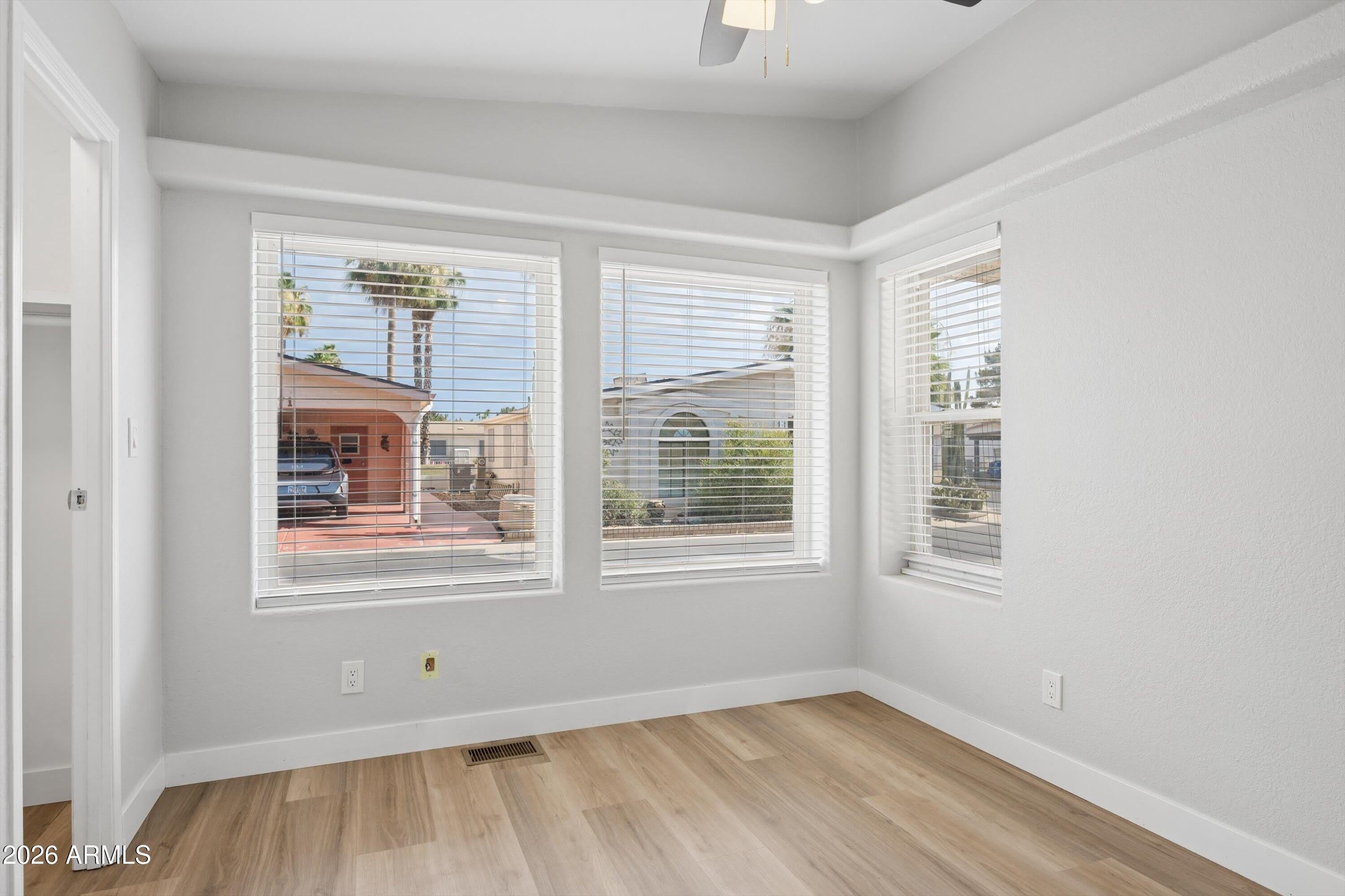 1864 E AUGUSTA Avenue – photo 5