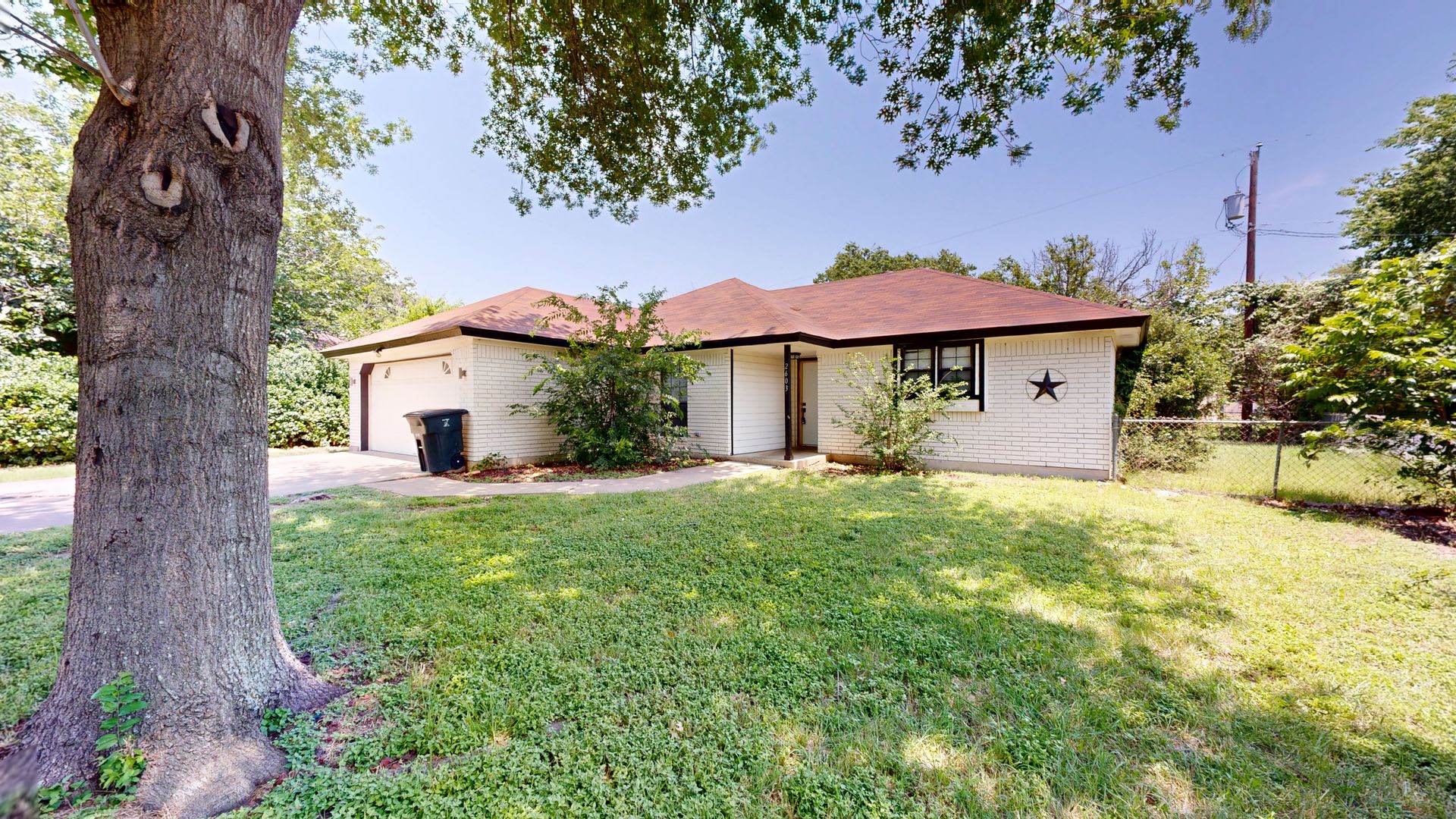 2 WEEKS FREE + REMODELED 3 BEDROOM 2 BATH ALL TILE HOUSE!!! – photo 3