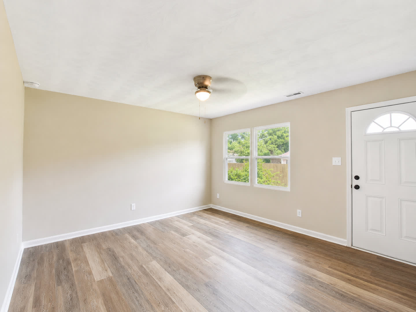 Renovated Townhome In Chesapeake – photo 2