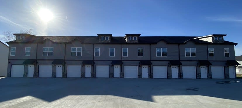 1040 Glenkirk Drive – photo 1