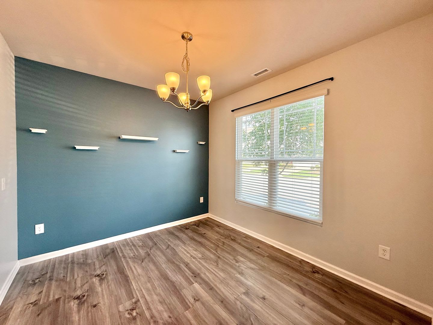 Offering Refundable Application Fees 100 Move In Promotion Modern 3Bd 2 5Ba Clayton Townhome Near Highways With Easy Access To Downtown Clayton And Garner – photo 3