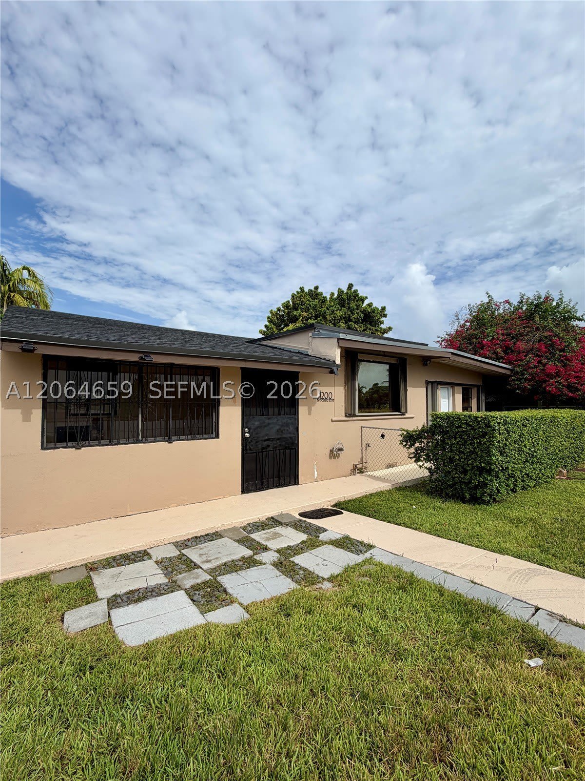 1200 NW 37th Ave – photo 1