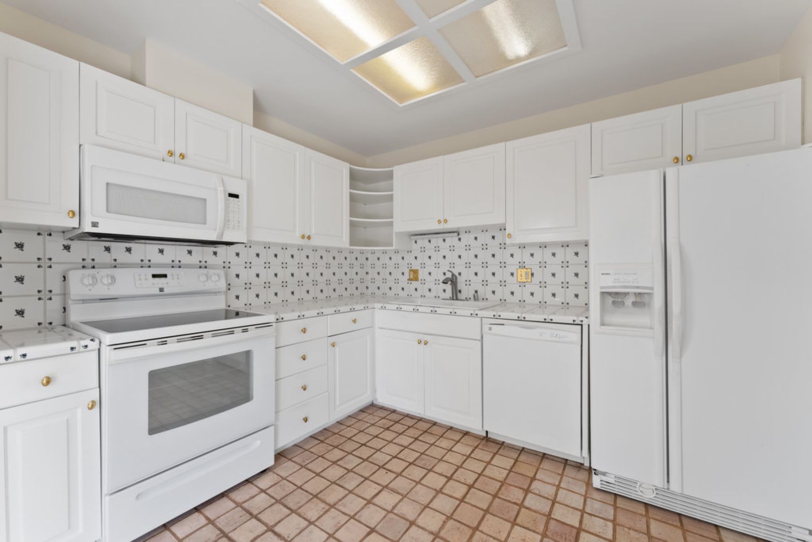 Crown Jewel Of The Beachcliff Community Homes – photo 4