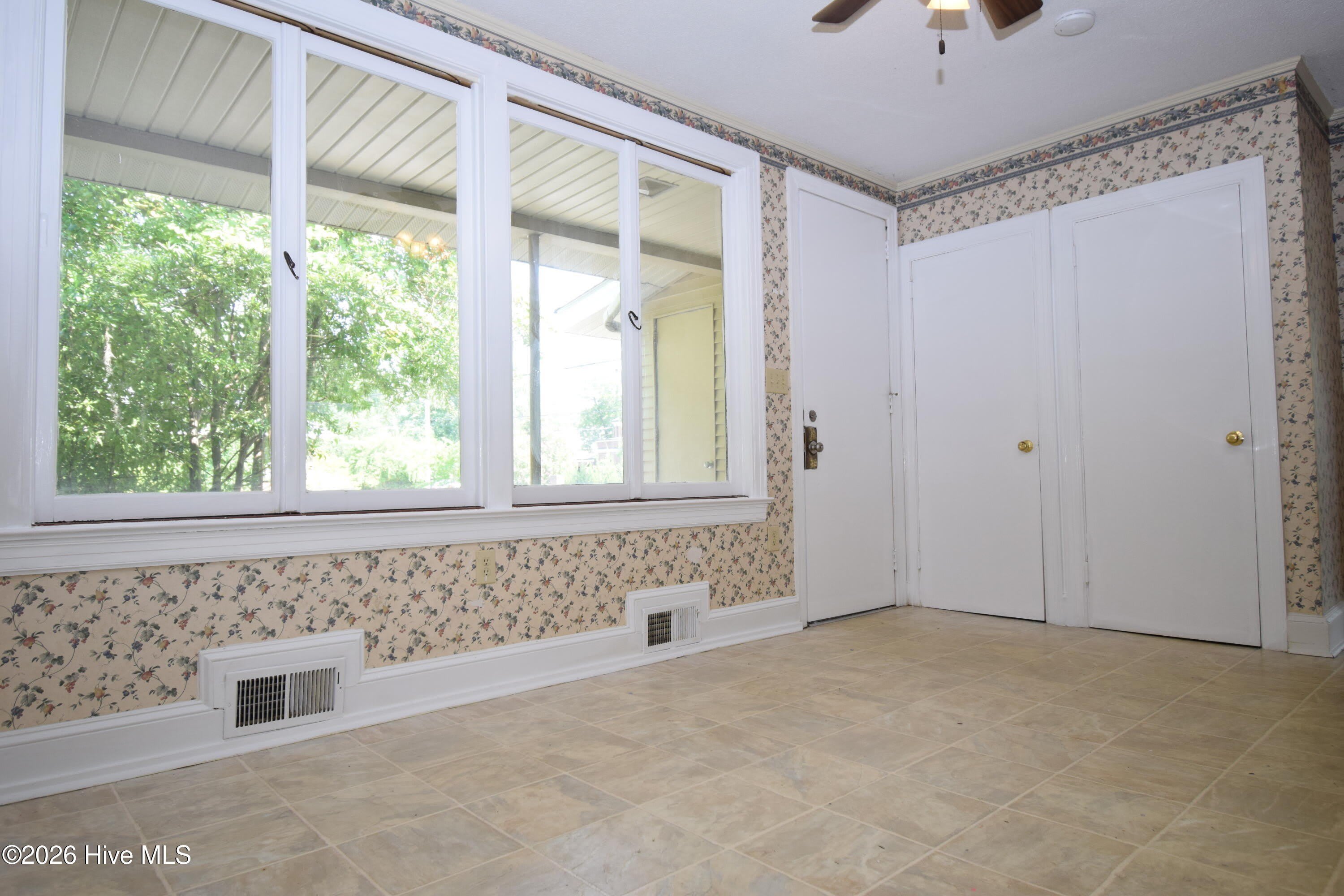 1509 E 4th Street – photo 4