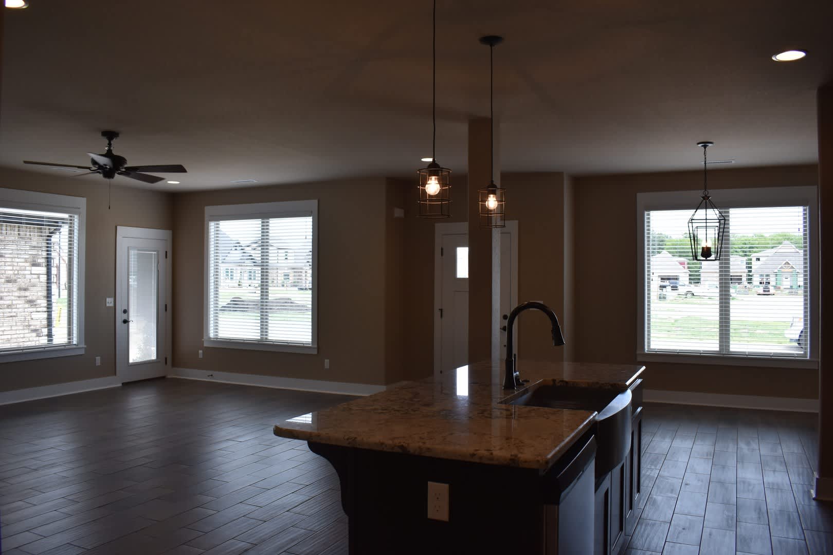 4 Bedroom 3.5 Bath In The Heart of Fayetteville! – photo 4