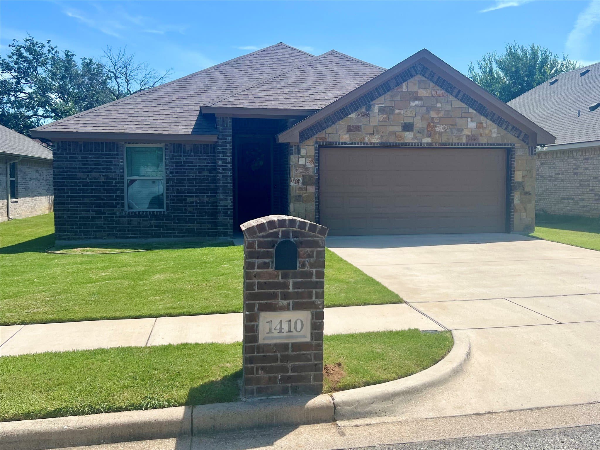 1410 Lauren Lane – photo 1