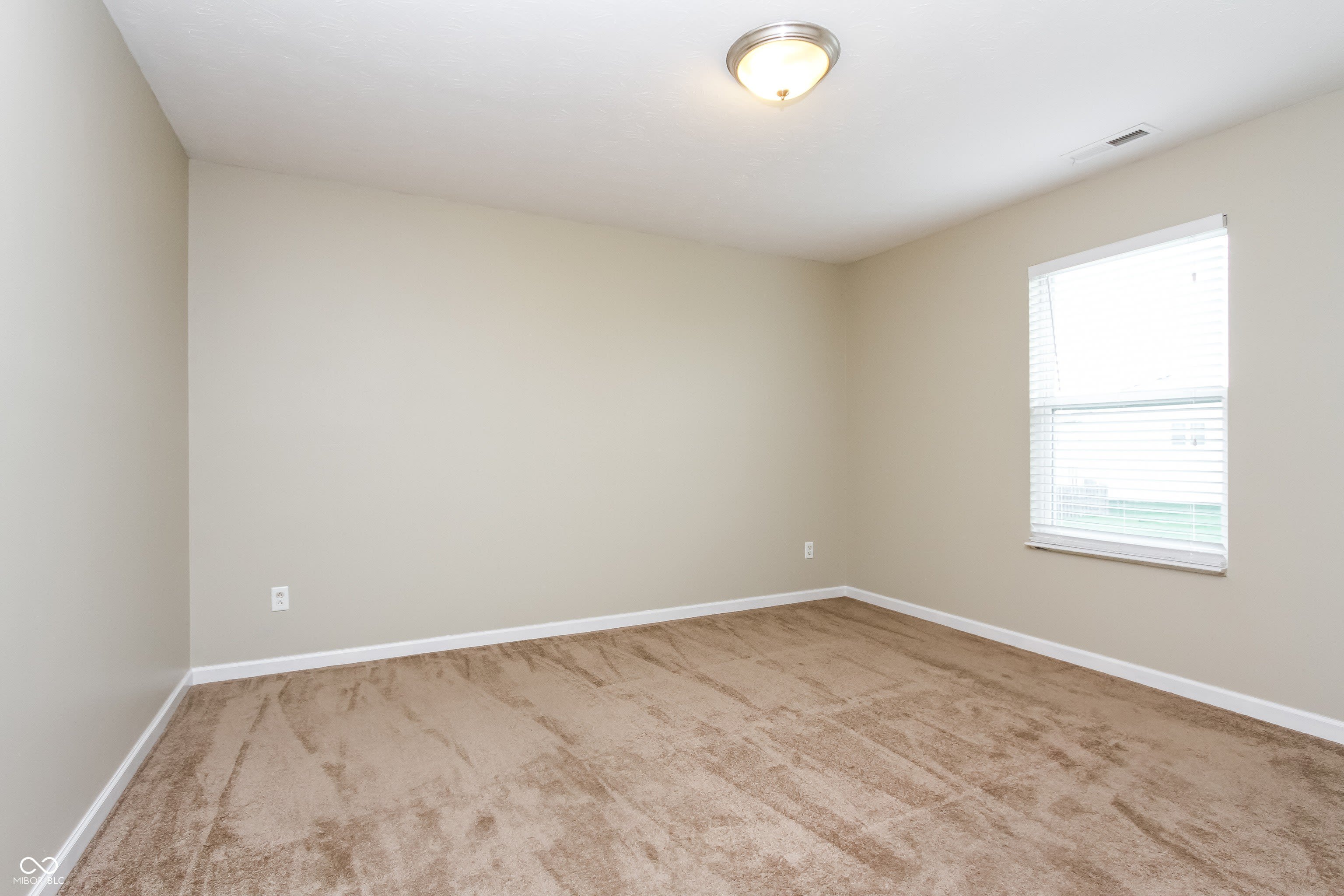2261 Rosswood Boulevard – photo 4