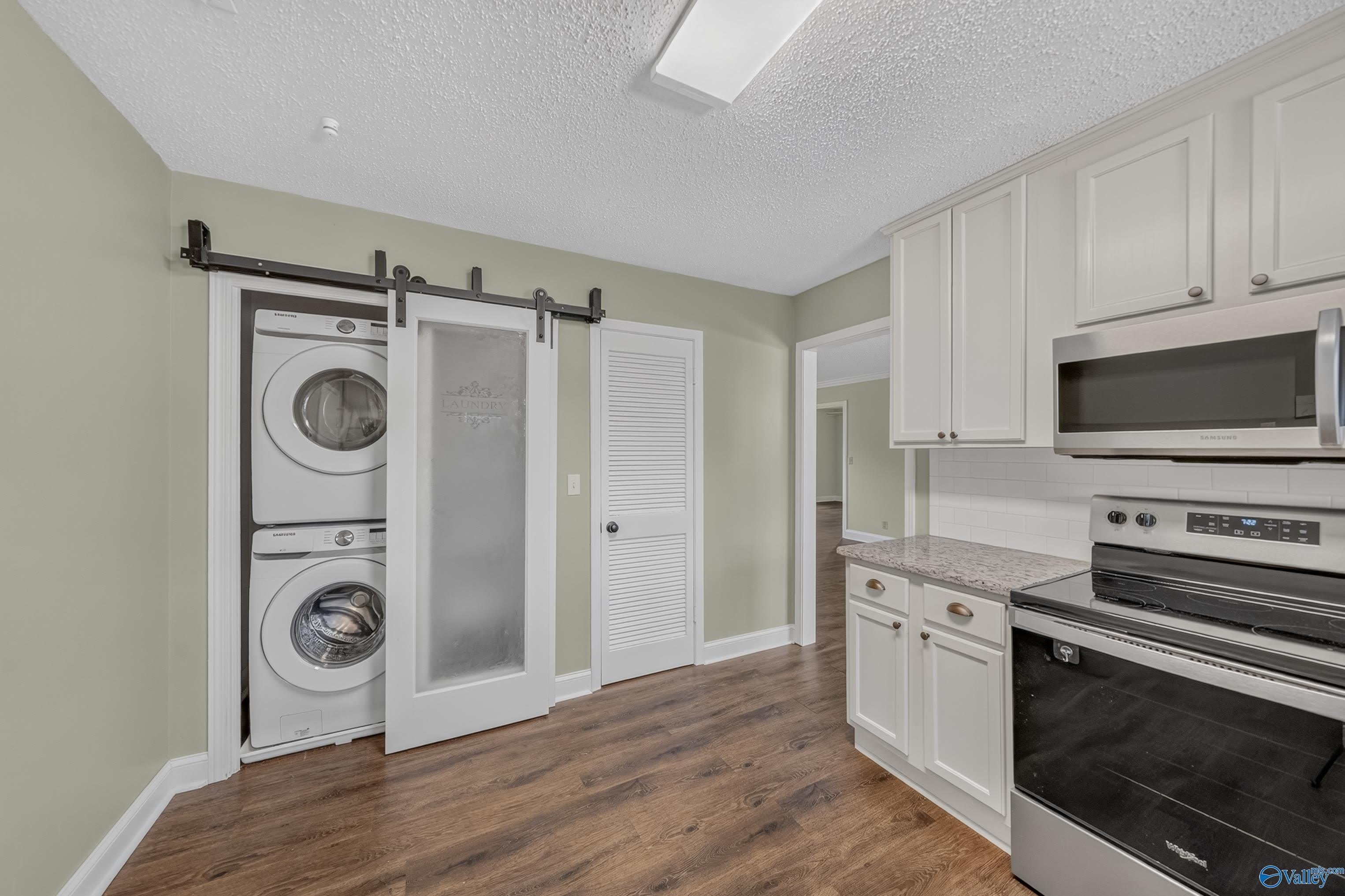 1208 Willowbrook Drive SE – photo 4