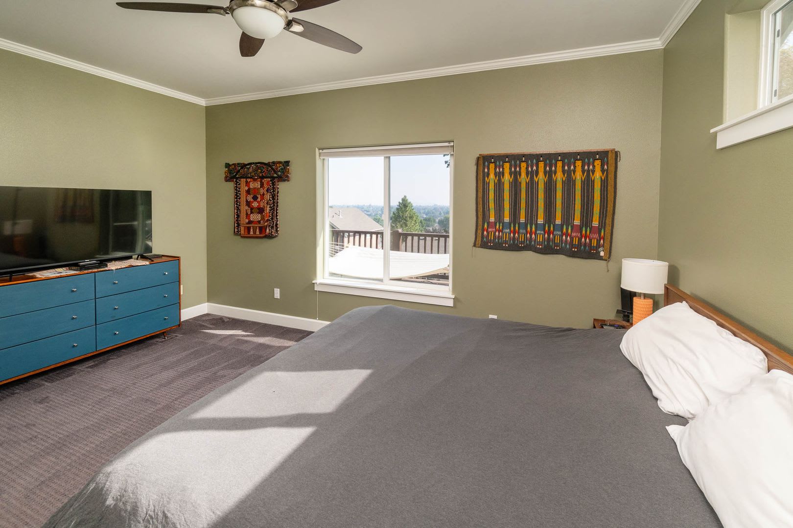 Incredible location for this 30-day minimum stay Redmond two-bedroom + high level office home. Located i – photo 3