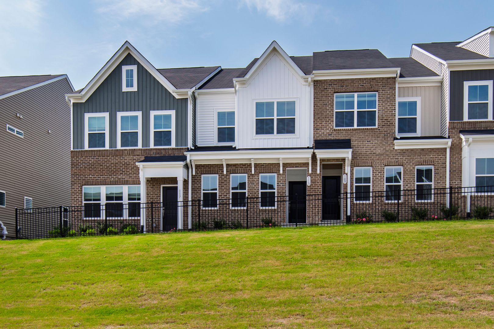 Charming 3-Bedroom Townhome in Renaissance at White Oak! – photo 1