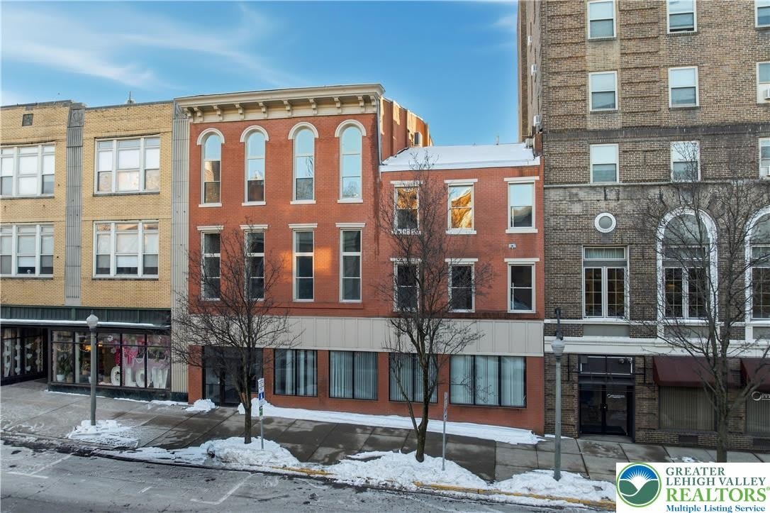 109 S Centre Street – photo 1