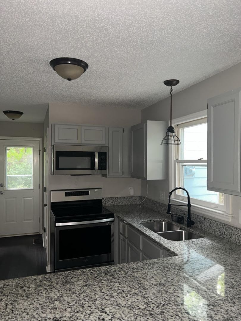 Coming Soon 3 Br 2 5Ba Newly Renovated Single Family Home Fenced Yard Community Amenities – photo 3