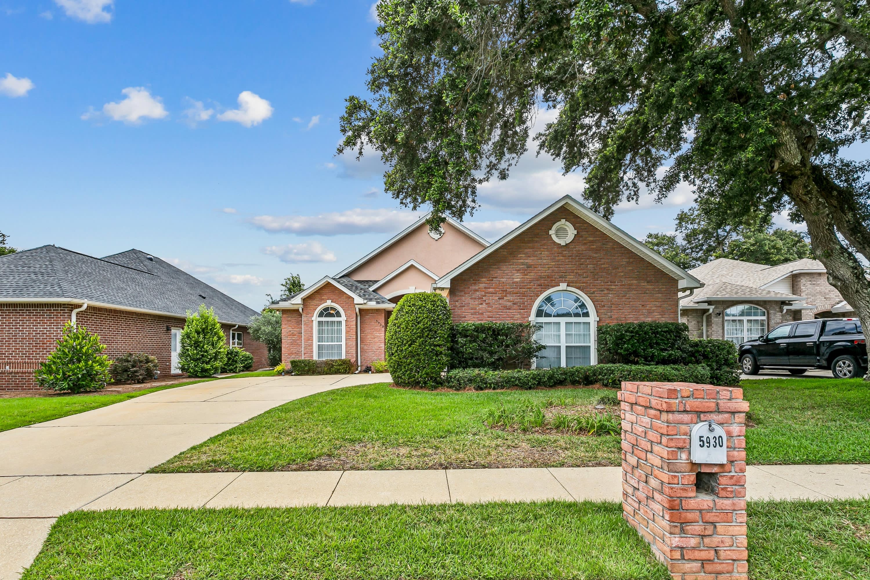 5930 Hermitage Drive – photo 2