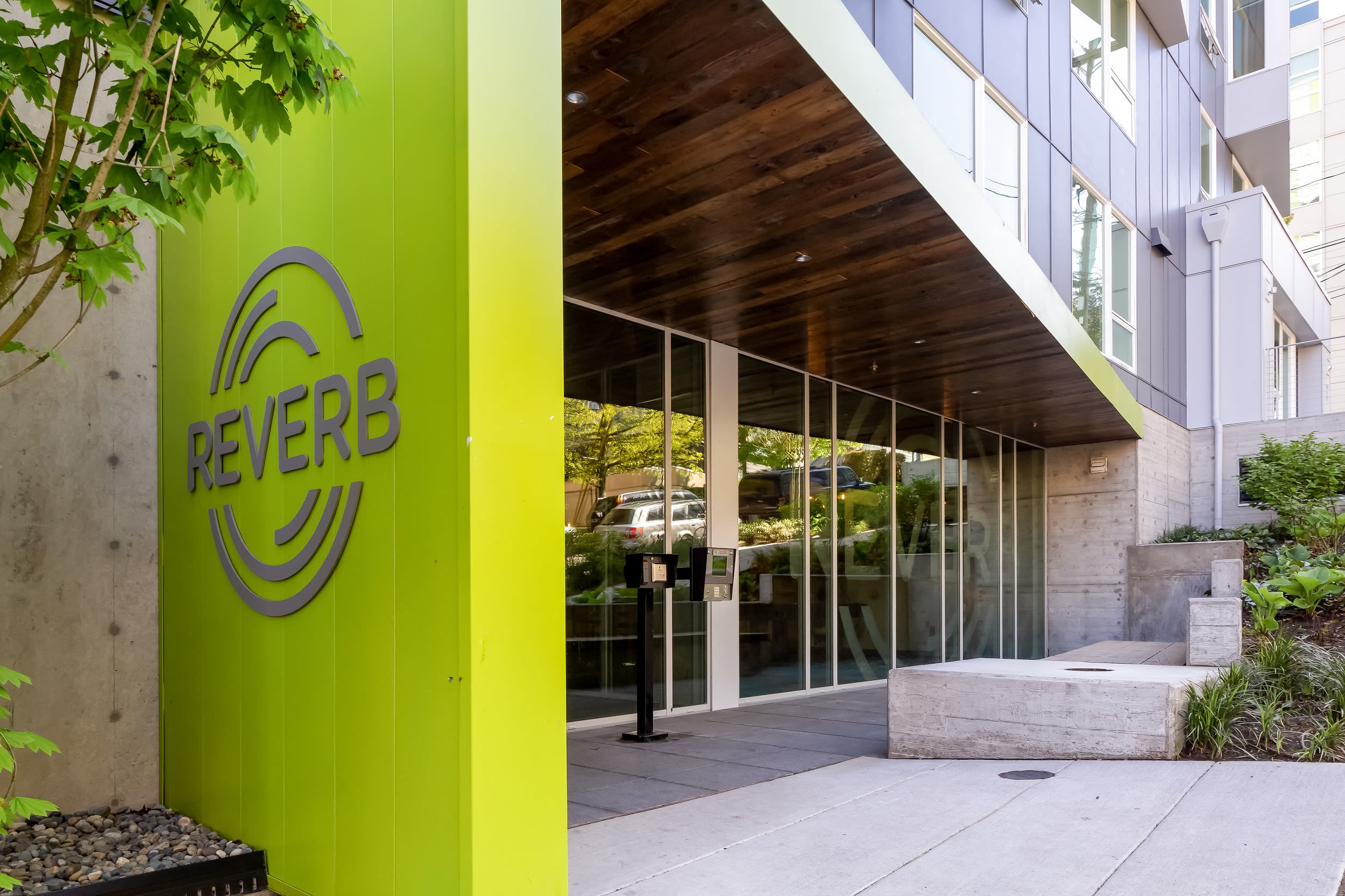 Reverb – photo 1