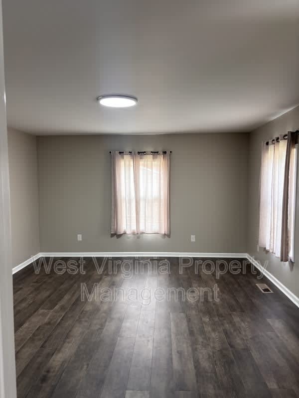 312 Highland St – photo 4