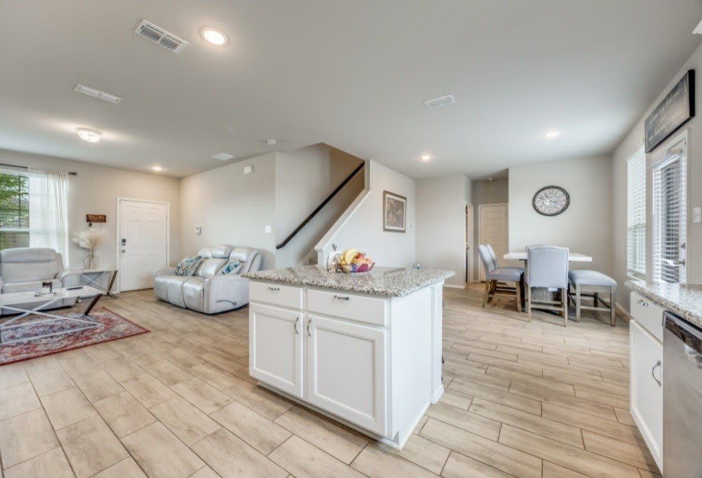 926 Hurstwood Drive – photo 2