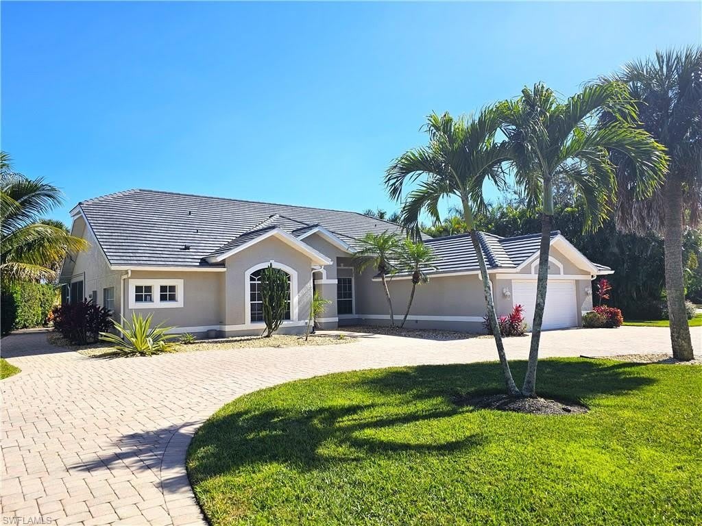 300 Wentworth Ct – photo 3