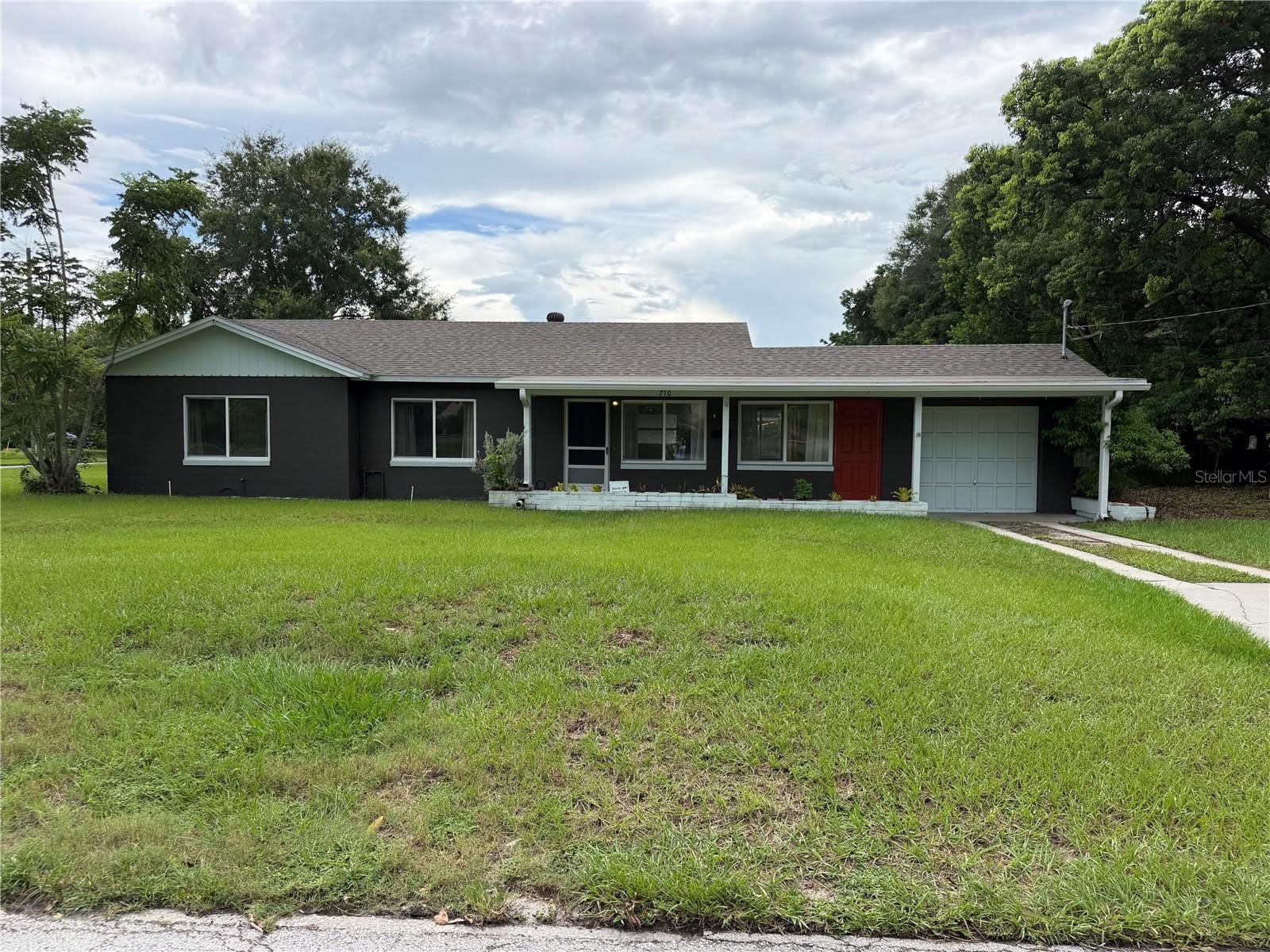 710 WINTHROP Place – photo 1