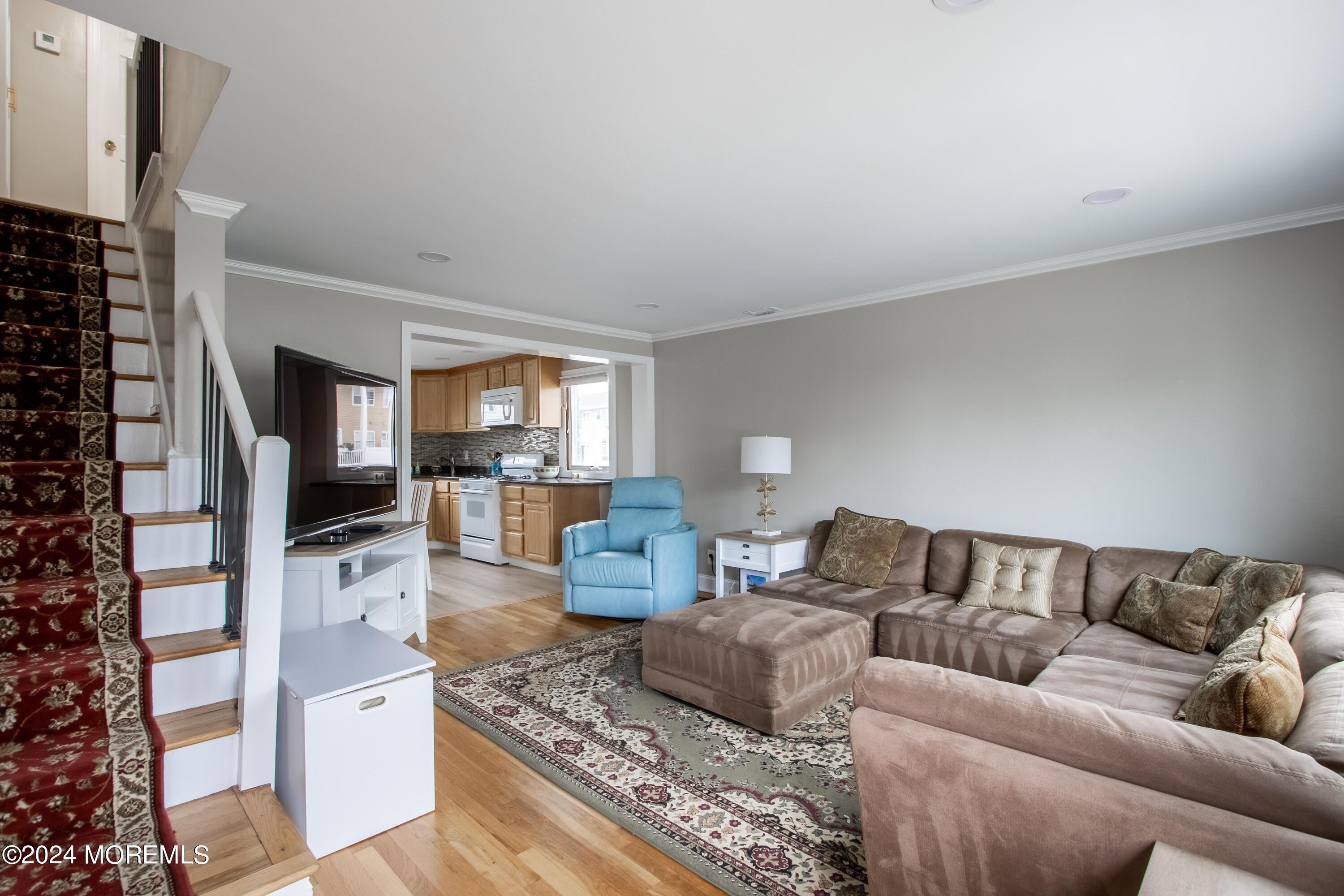 32 Howland Avenue – photo 4