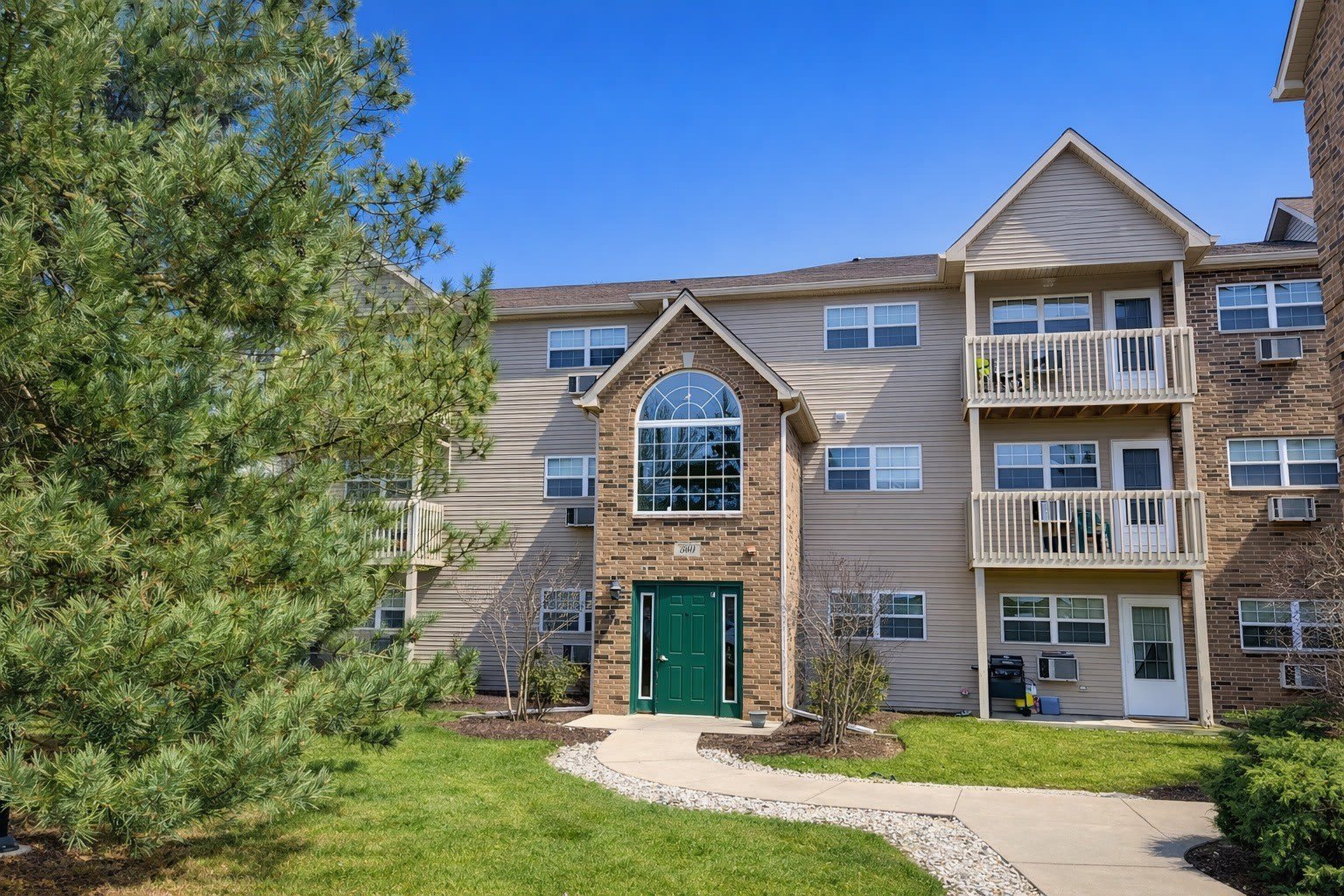 300 Cunat Boulevard – photo 1