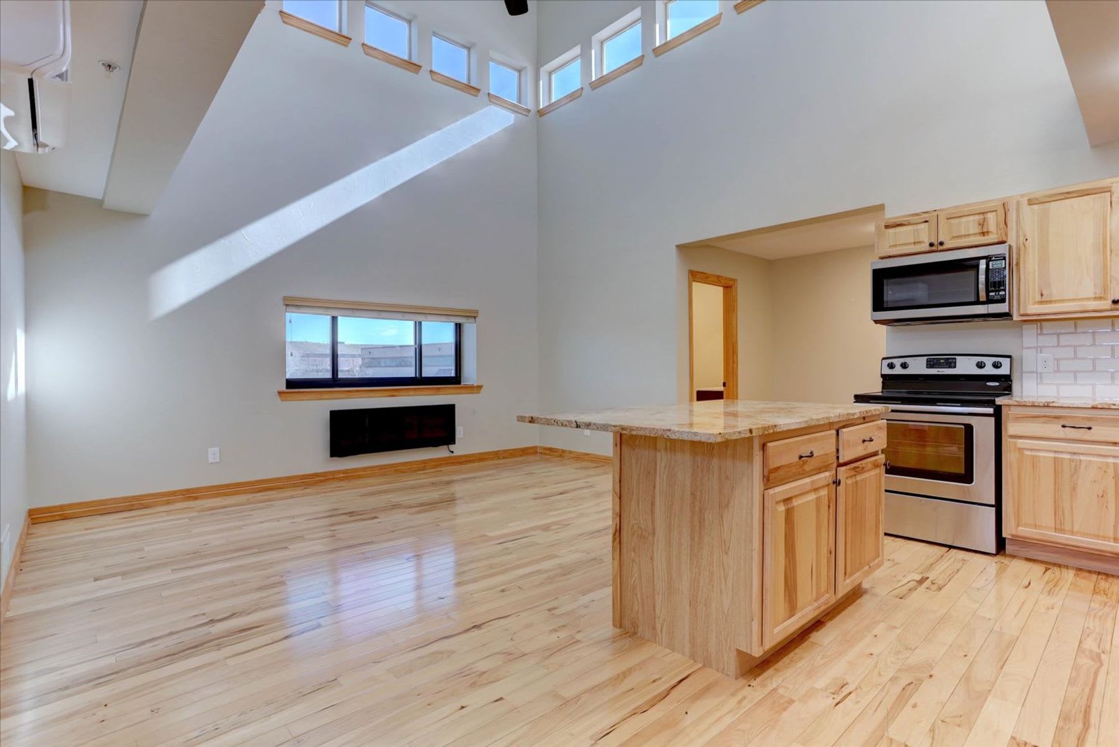 Caretaker Unit Available, Utilities Included, Mountain Views! – photo 3