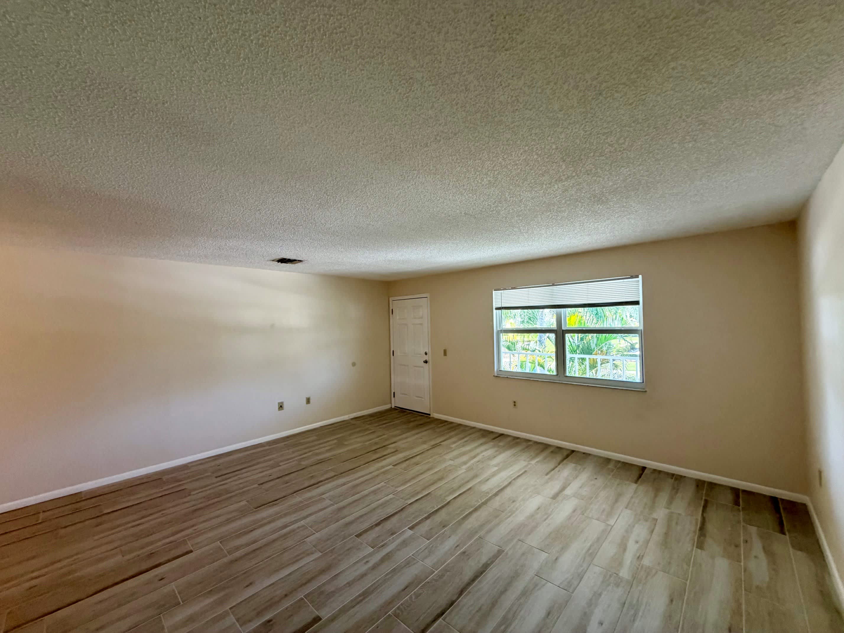 603 SW 35th Street Apt 9 – photo 3