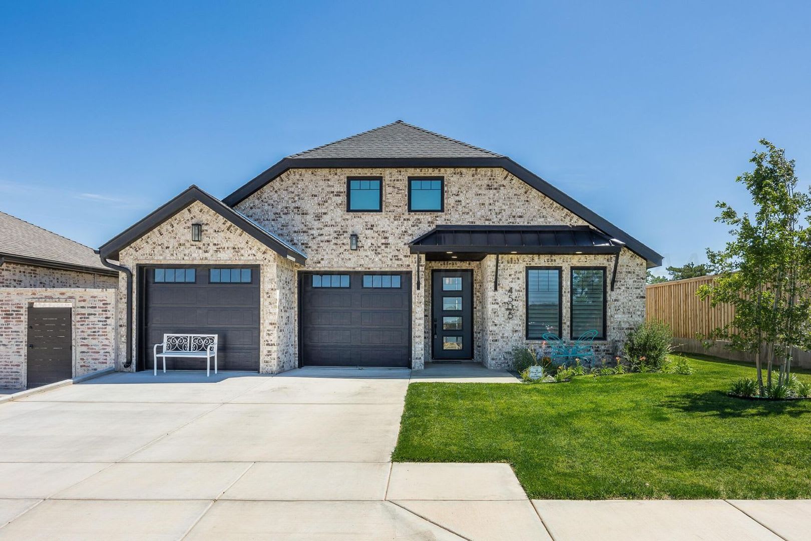 Ready to MOVE IN!!! 4/3/2 – photo 1
