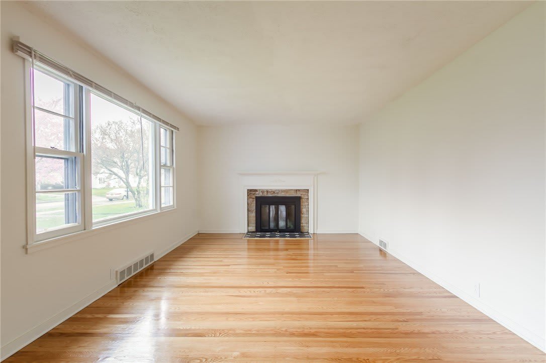 345 Colebourne Rd – photo 4