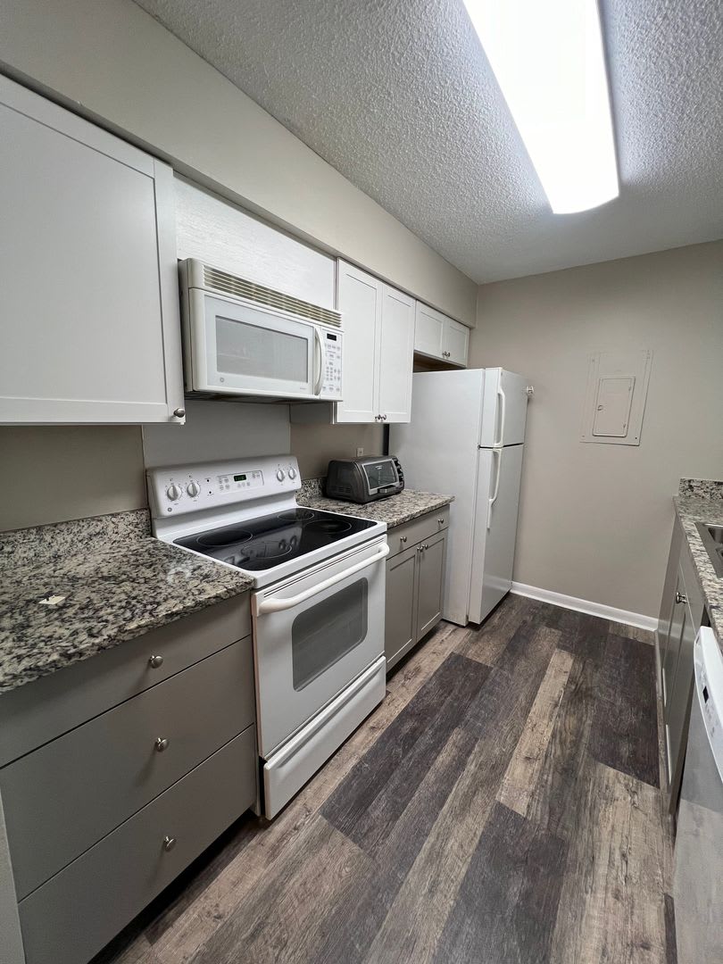 REMODELED NW RALEIGH 3 BEDROOM CONDO IN MARTINIQUE--SWIMMING POOL- UPDATED PRIMARY BATHROOM – photo 4