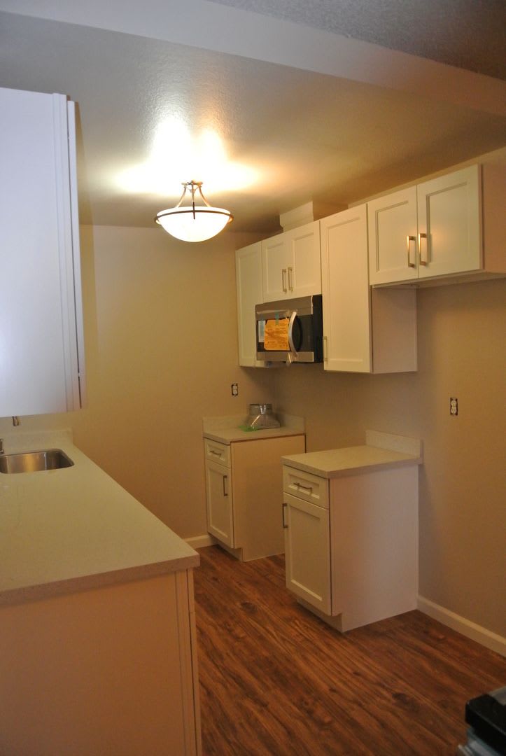 3 Bedroom, 2 Bathroom Duplex with Two Car Garage in Antioch – photo 3