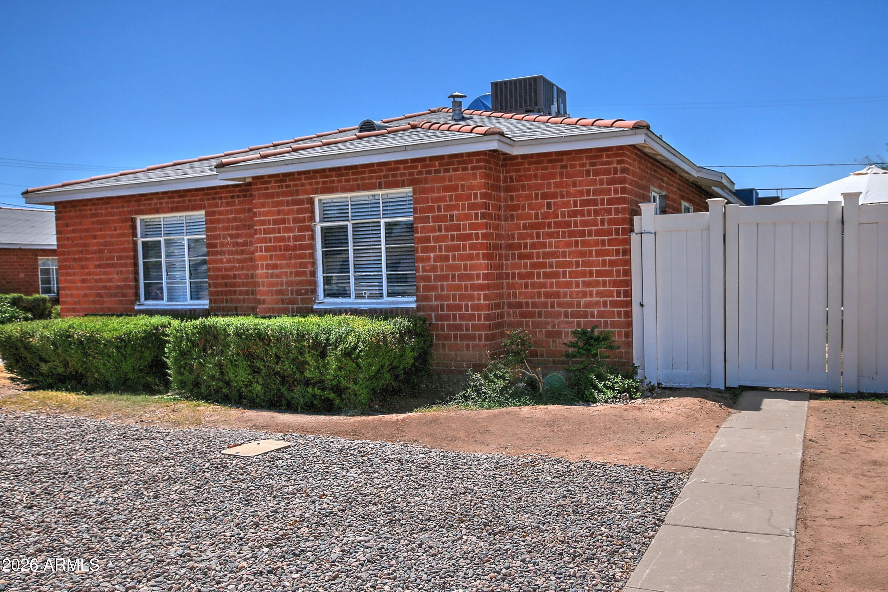 1923 W Earll Drive – photo 3
