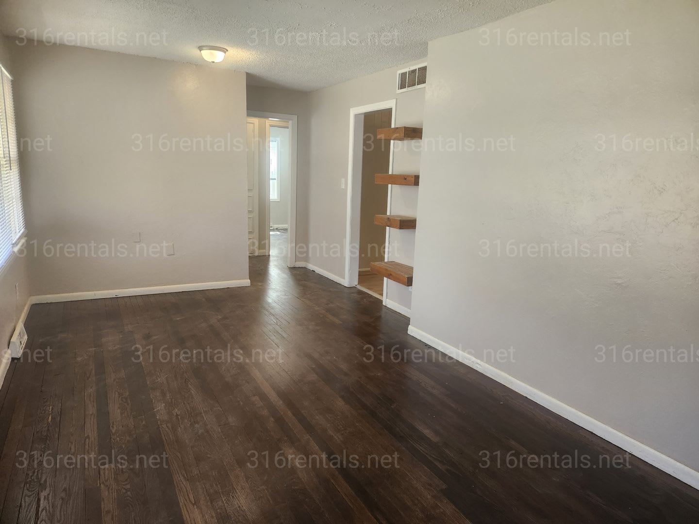 1 195 3 Bedroom 1 Bathroom Single Family Home – photo 1