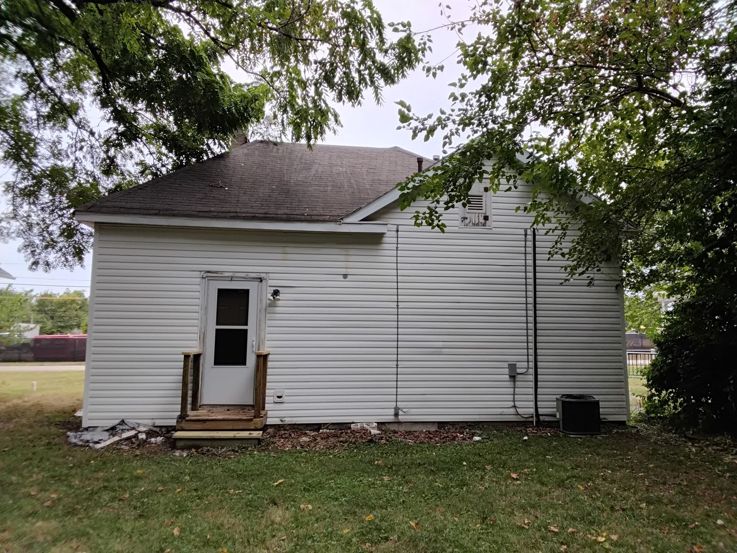 1/2 OFF MOVE IN AMOUNT! 1/2 OFF SECURITY! 2 Bed 1 Bath Home – photo 4