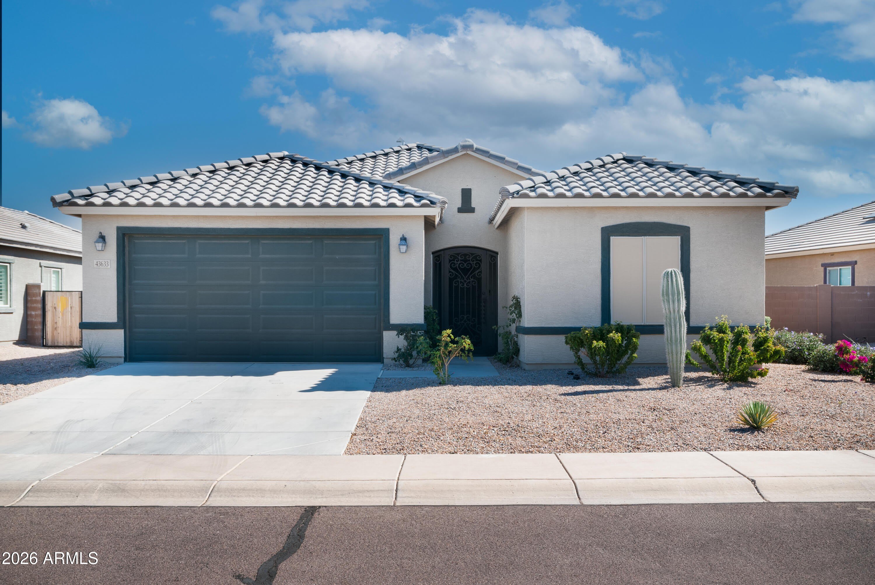 43633 W Yucca Lane – photo 1
