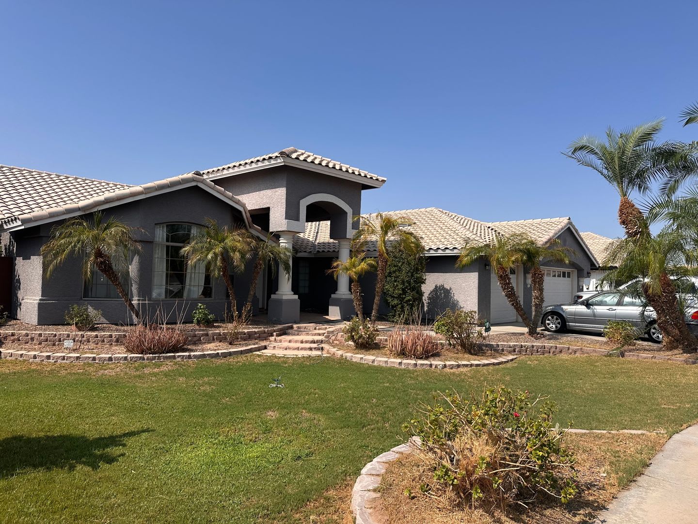 4 beds, 3 car garage and pool – photo 1