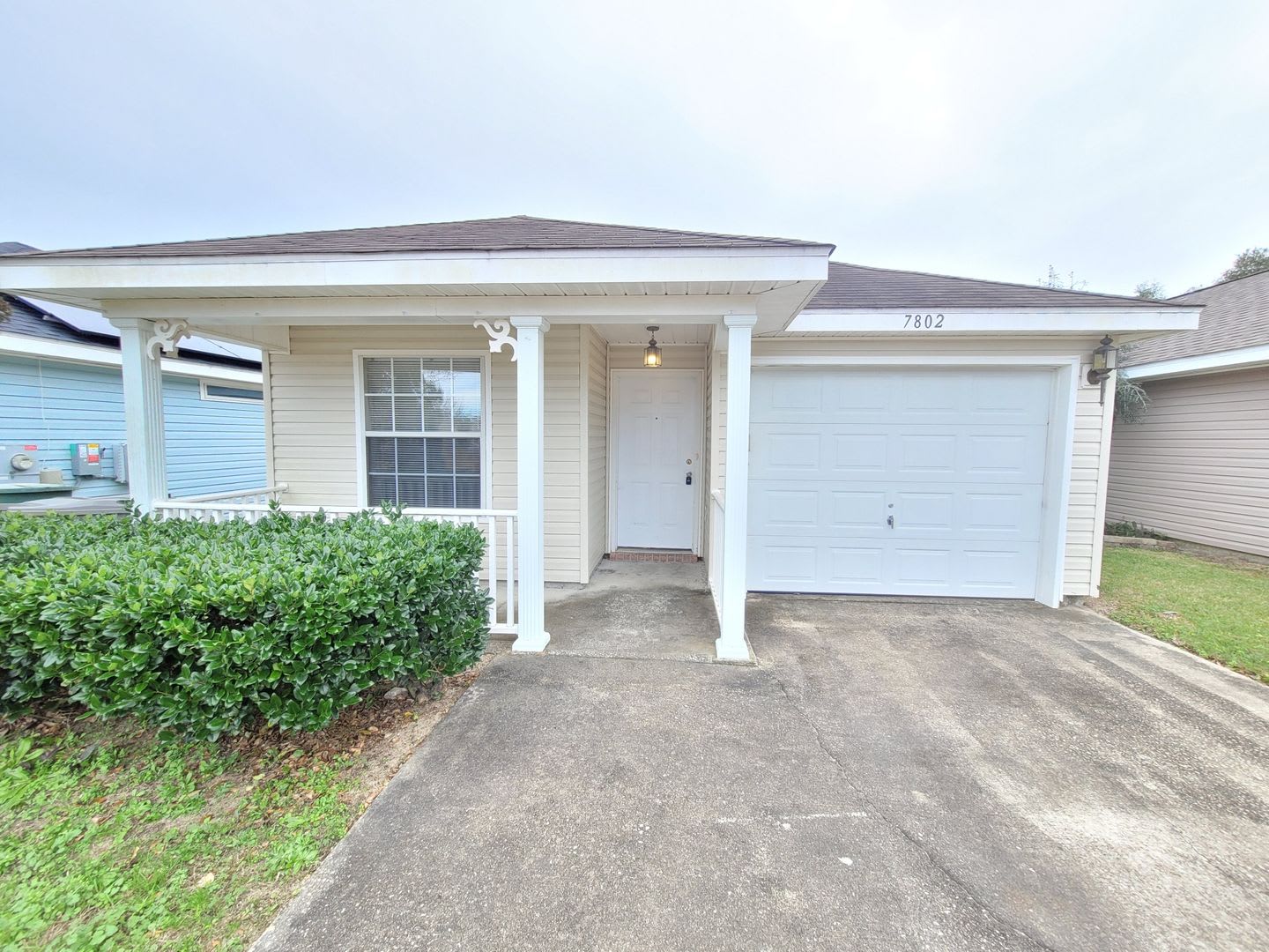 7802 Heirloom Dr Pensacola Move In Special Half Off Your First Full Month S Rent – photo 1