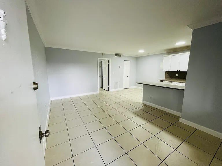 890 Nw 45 Avenue – photo 1