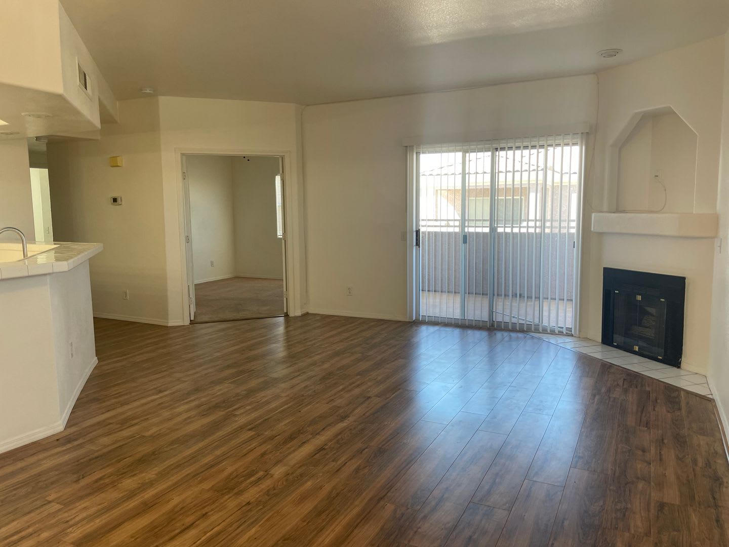 Beautiful open floor plan located in a gated community! – photo 4