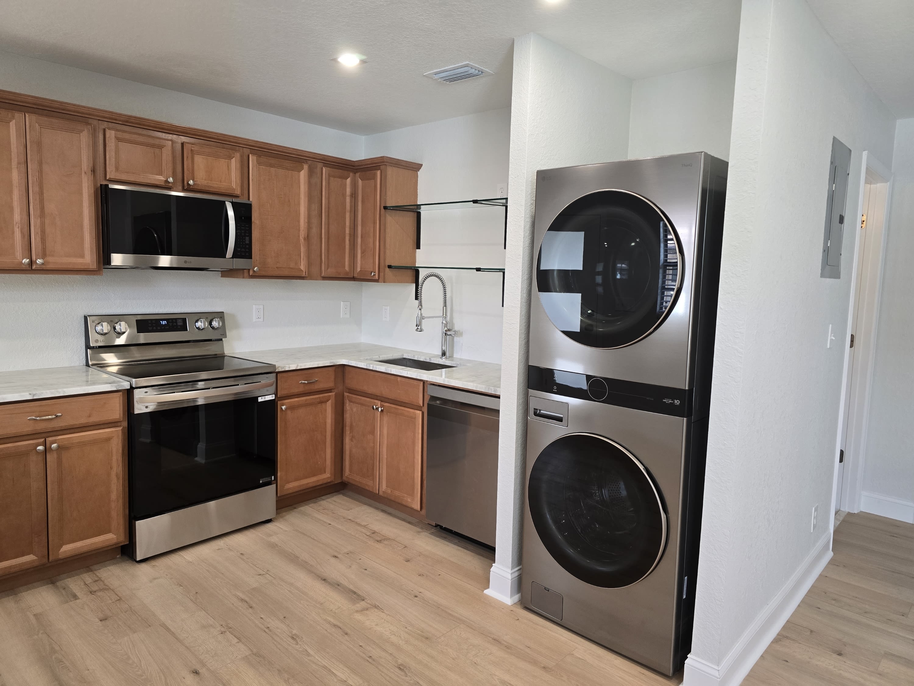 1706 N Tampania Ave D – photo 4