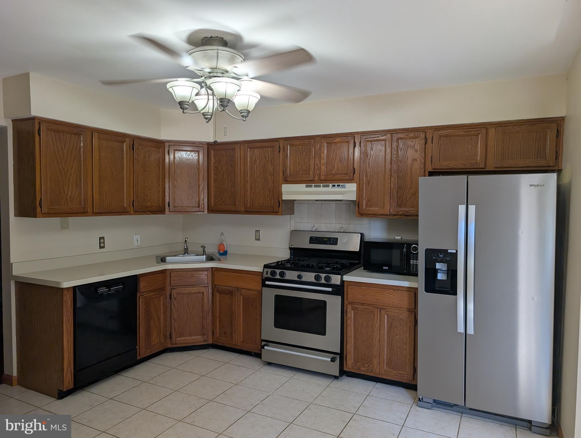 44 W CONSTITUTION Drive – photo 2