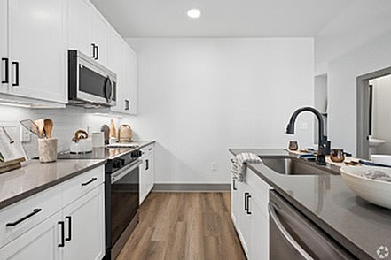 District South Apartments & Townhomes – photo 3