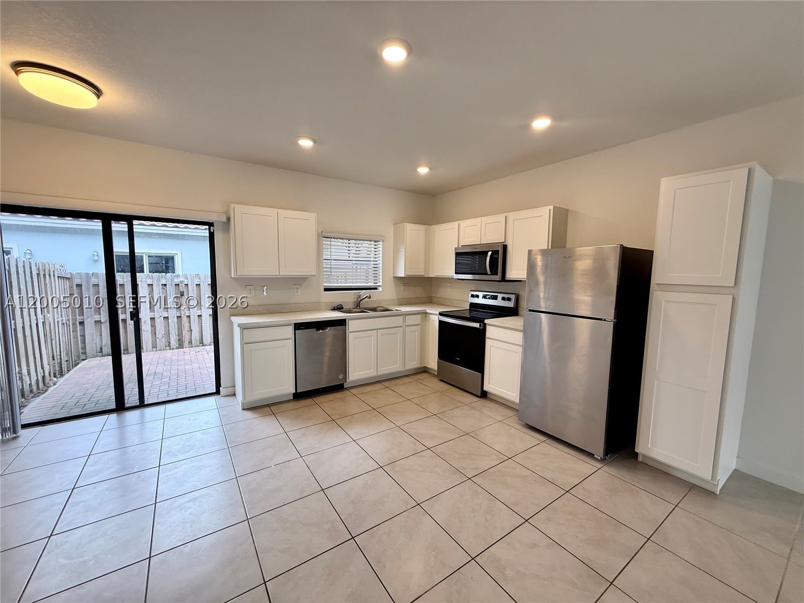 529 NE 1st Dr – photo 4