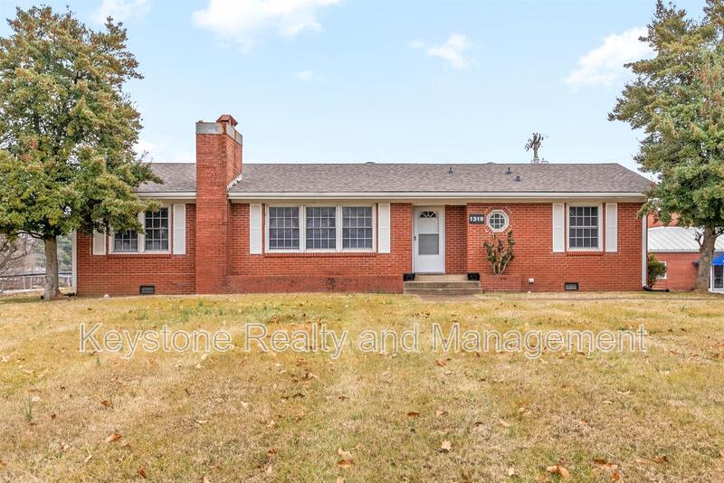 1319 Fort Campbell Blvd – photo 1