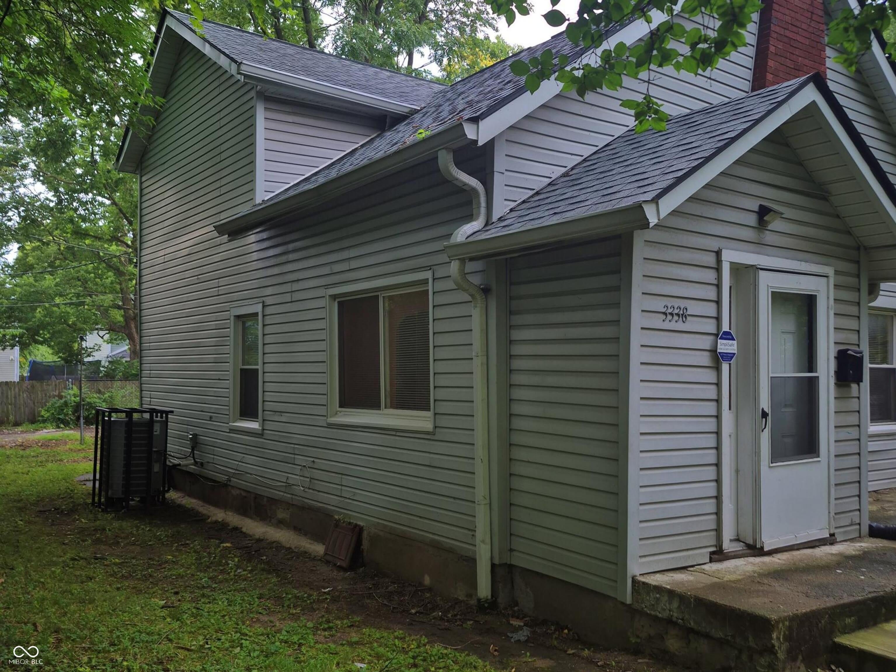 3338 N Kenwood Avenue – photo 2
