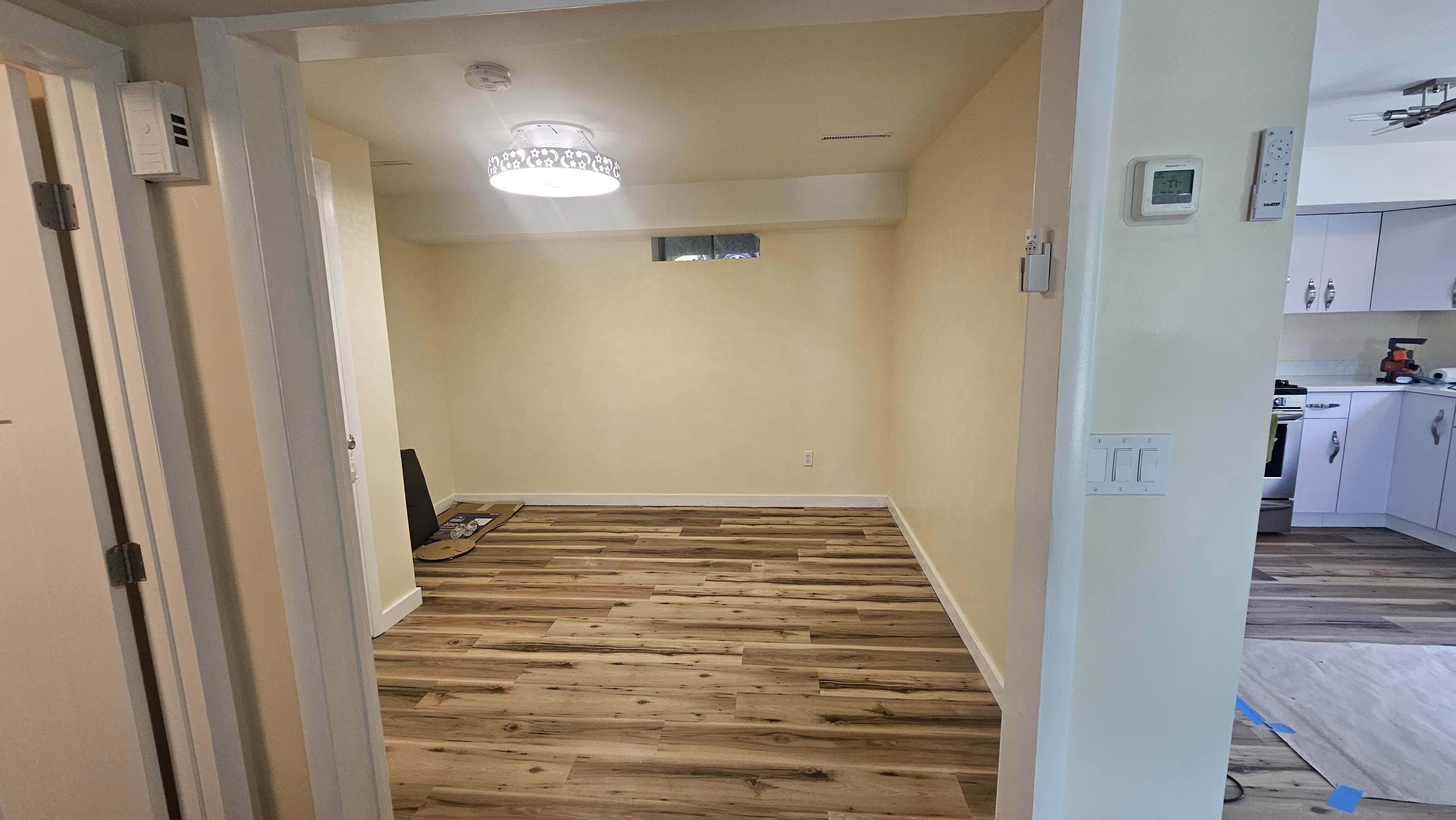 886 Howe Ave – photo 4