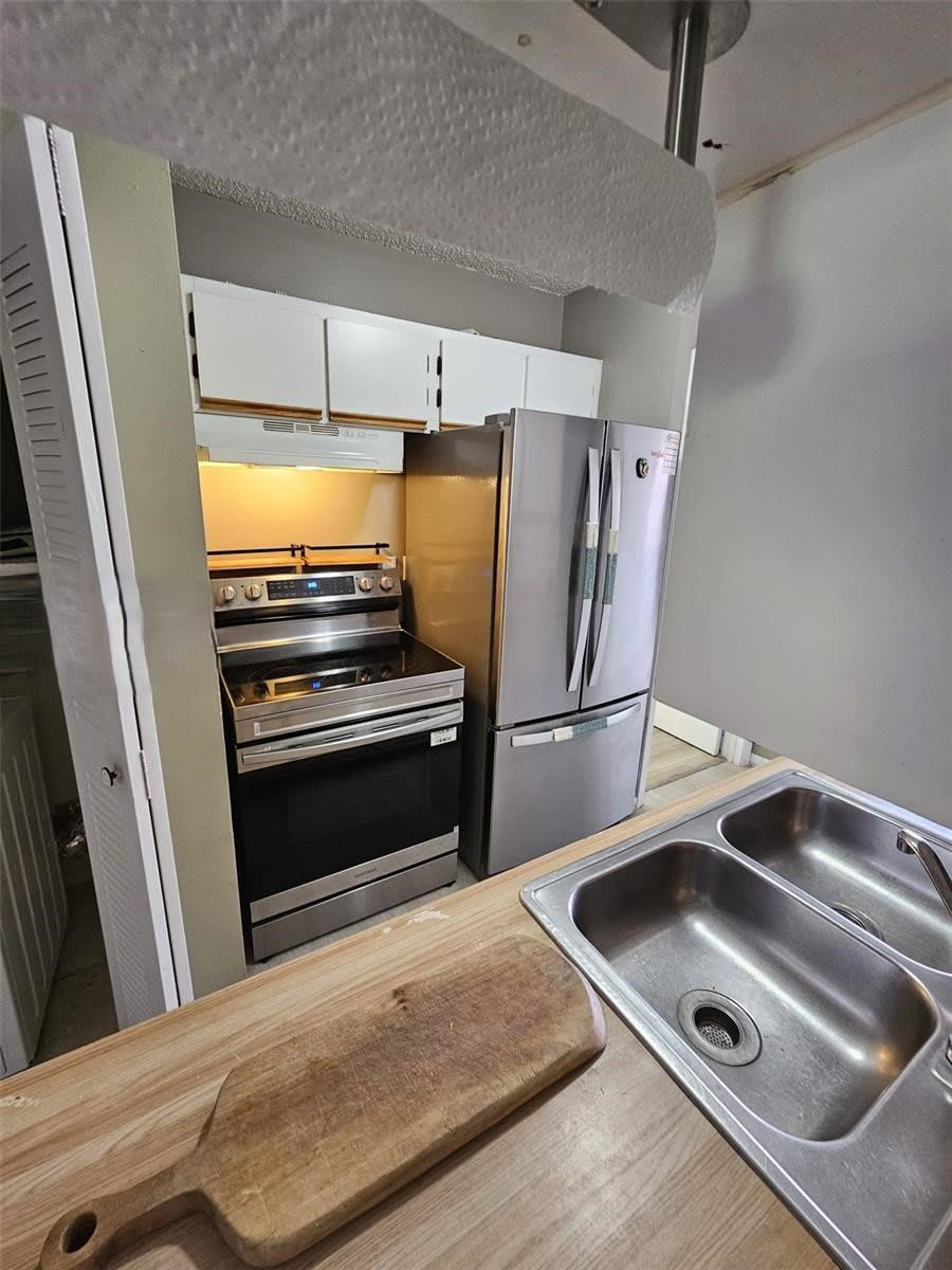 18306 Northwest 68th Avenue – photo 3