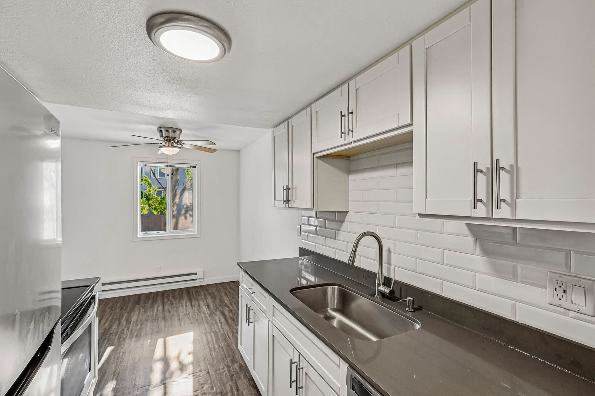 Well Maintained 3Bd Townhome – photo 4