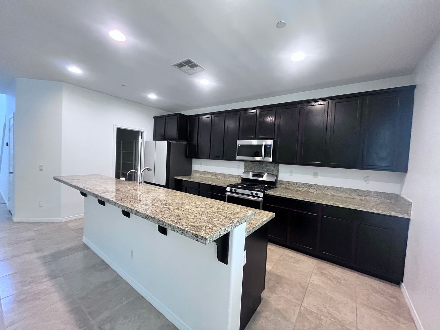 Beautifully Spacious 2-Story Home – photo 1